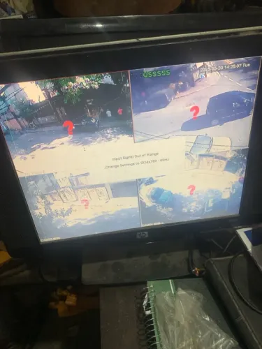 Monitor HP VP15s com linha lateral esquerda fotos reais marcas de uso 