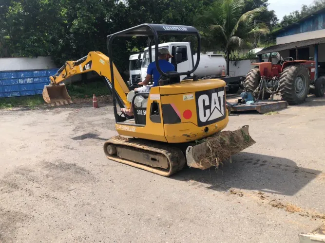 MINI ESCAVADEIRA CATERPILLAR 302.5