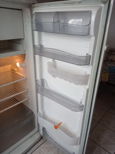 VENDE-SE GELADEIRA CONSUL EM PERFEITO ESTADO