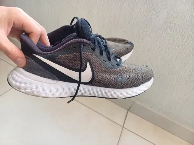 Tênis Nike Revolution 5 Preto e Branco