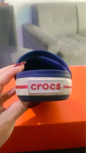 Crocs Azul com Detalhes
