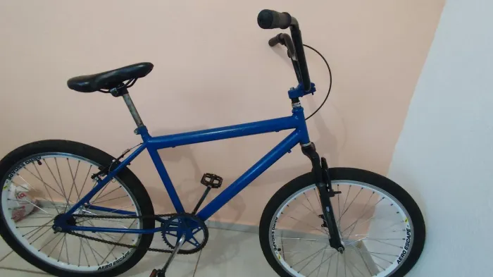 BIKE ARO 26 QUADRO RETO, boa pra fazer aquele projetinho...