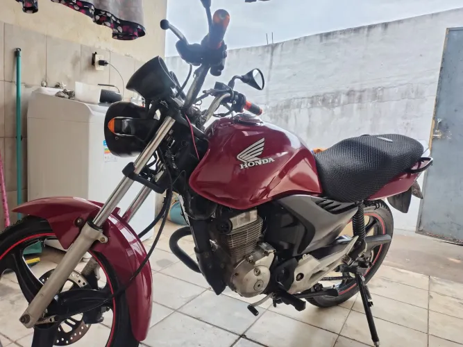 Fan 150 ESI a venda.