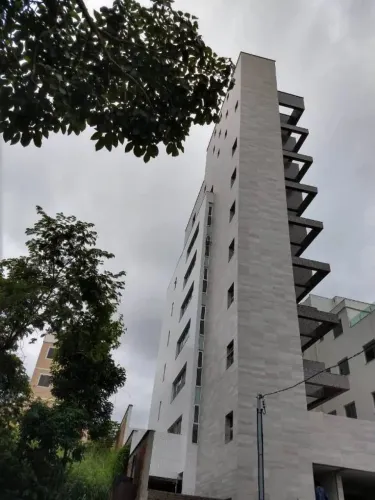 Cobertura Para Vender com 03 quartos e 01 suíte no bairro Cabral em Contagem