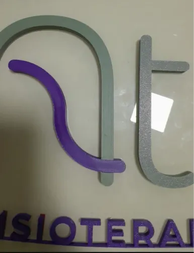 Fazemos letreiros, placas de mesa e parede 