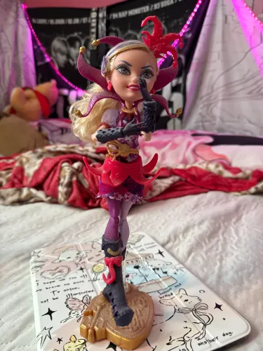 Boneca Courtly Jester Usada Ever After High