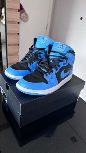 Air Jordan 1 Mid University Blue/Black