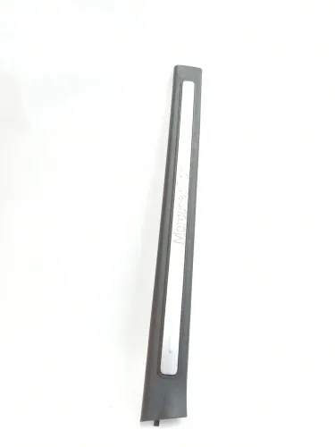 Soleira Da Porta Dianteira Direita Mercedes-benz B180 2010