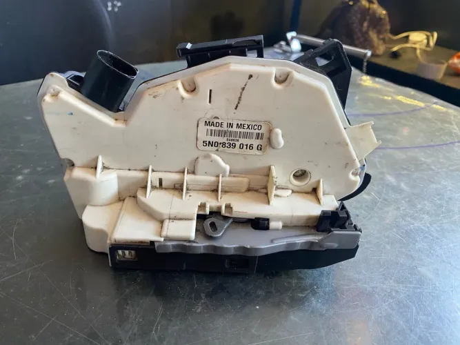 Fechadura Traseira Direita Volkswagen Amarok 2010 A 2019 Original