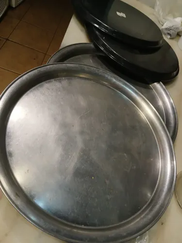 Bandejas de inox e emborrachada (quatro) profissional para servir em restaurante