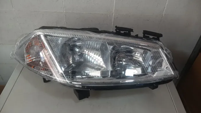 Farol megane direito