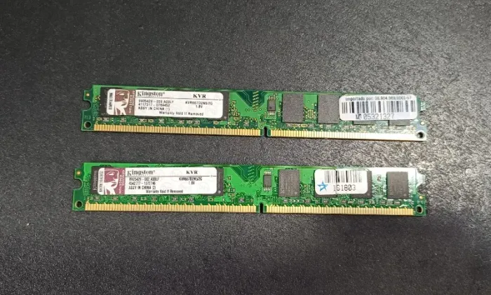 2 memorias ddr2 2gb cada uma 667mhz kingston