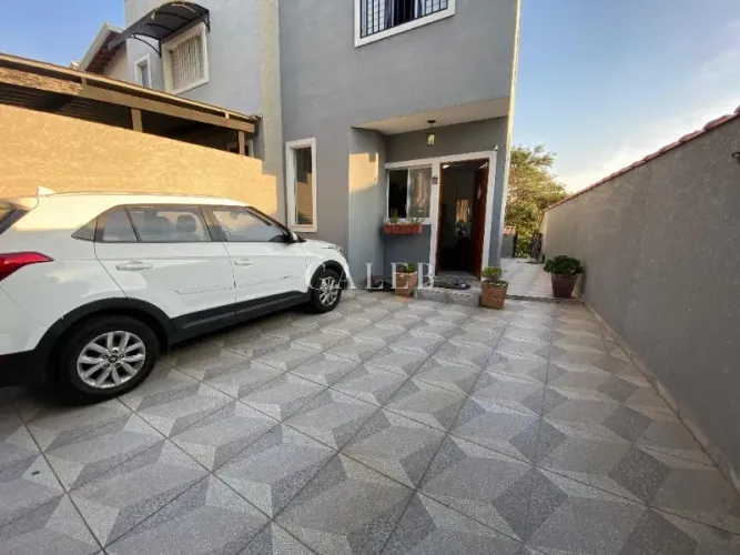 Casa à venda em Atibaia-SP, bairro Nova Atibaia: 2 quartos, 1 sala, 2 banheiros, 2 vagas d