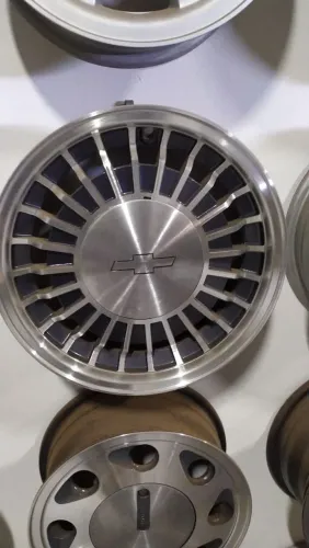 Uma roda aro 14 opala 