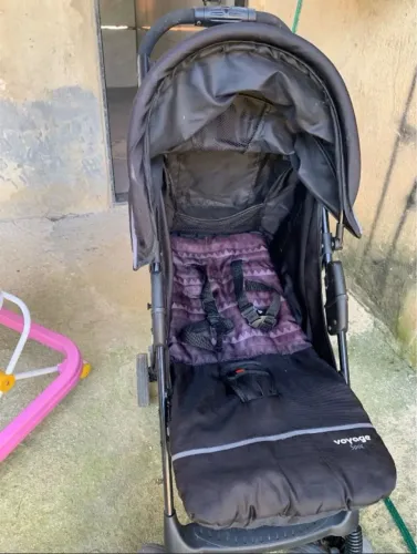 Vendo carrinho de bebê
