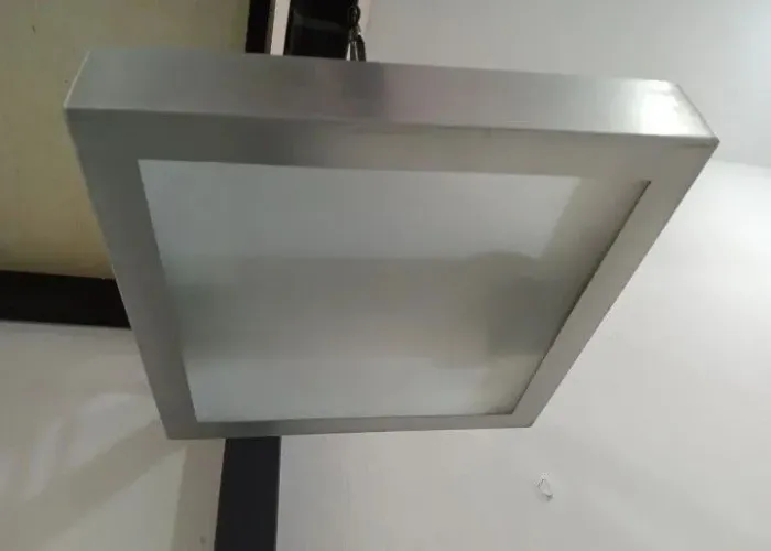 Lustre Suspenso de Alumínio com Vidro