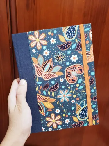 Caderno capa dura floral (sem pauta)