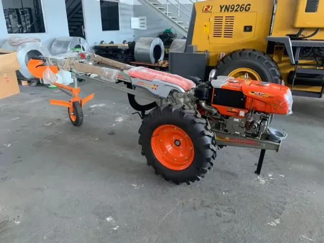 MICROTRATOR DE 14HP KUBOTA COM IMPLEMENTOS