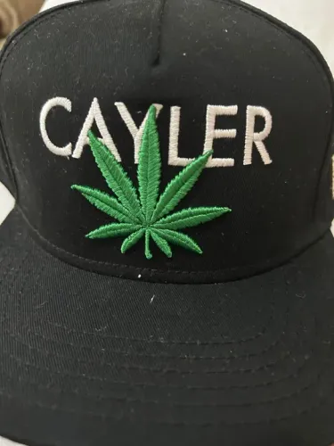 Boné Cayler Preto com Erva Verde