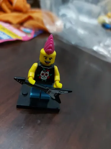 Lego Minifigures punkstar series 4