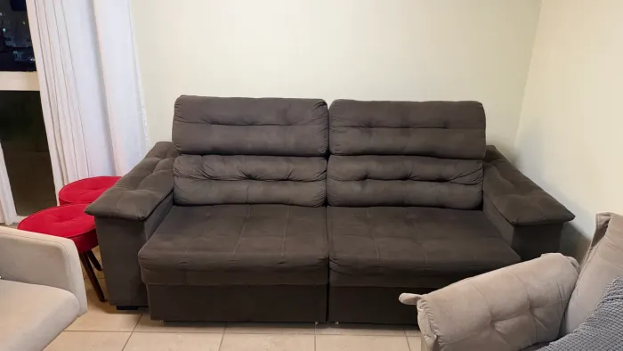 Sofá retrátil confortável com 2,30m