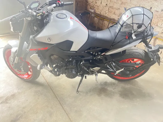 MT 09 / YAMAHA