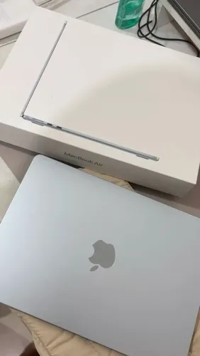 MACBOOK AIR M5