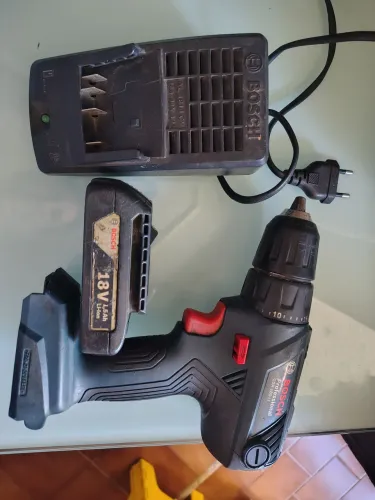 Parafusadeira Bosch 18v bateria não segura carga