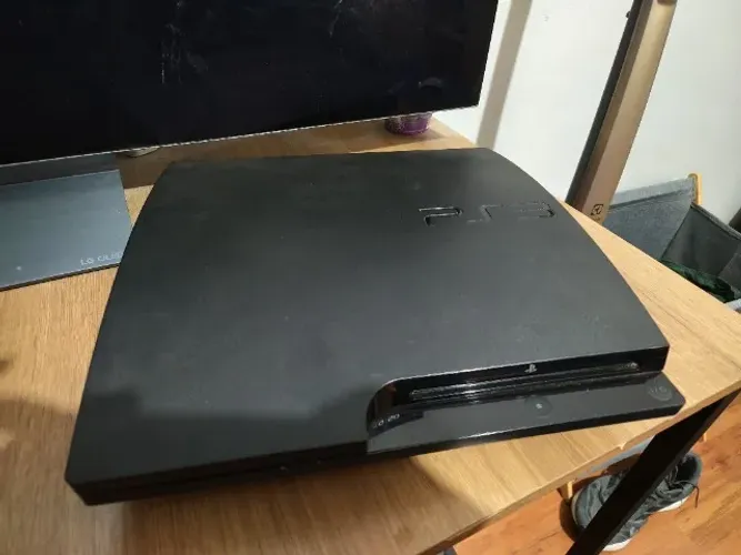 PlayStation 3 Slim 160GB + Controle Original + 28 Jogos Físicos (Coletâneas Raras)