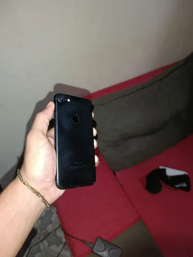 Vendo iPhone 7 em ótimo estado, bateria 100 %