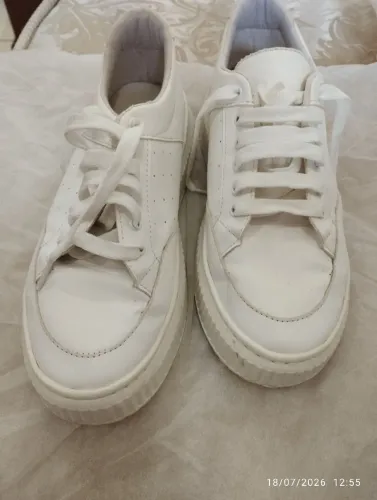 Tênis branco 35 em perfeito estado
