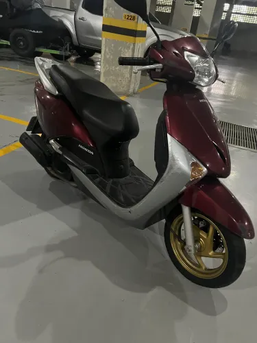 Honda lead 110 (abaixo da fipe pra vender logo)