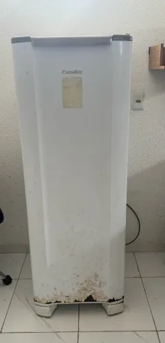 : Geladeira Esmaltec 1 Porta - Funcionando Perfeitamente
