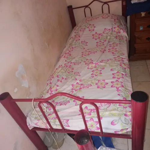 Cama de ferro em bom estado