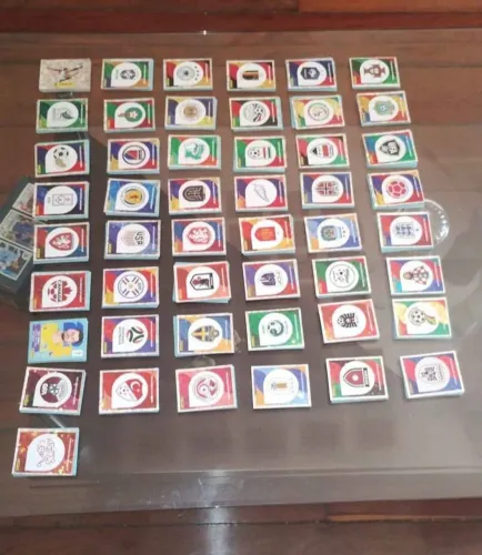978 Figurinhas Sem Repetição + Álbum Dourado Capa Dura 