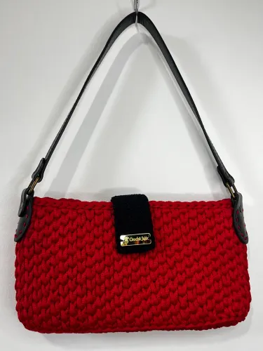 Bolsa de Crochê Vermelha com Alça de Couro Fio Náutico Artesanal