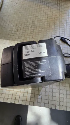 Bateria da bicicleta lev com o carregador  aceito proposta 