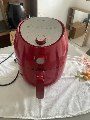 Air Fryer Britânia - Funcionando - Ideal para Conserto ou Uso Básico - R$ 120