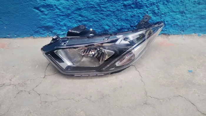 Farol Onix prisma 2017 a 2020 lado esquerdo com LED 