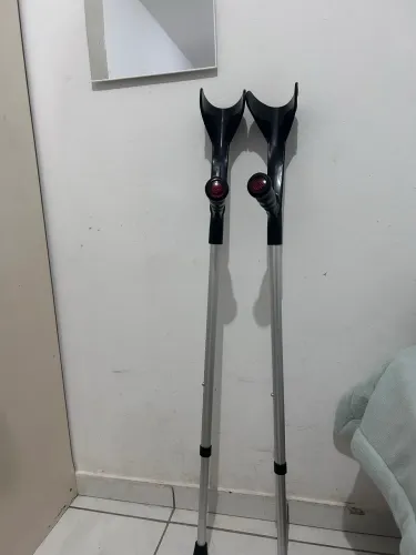 Vendo par de muletas 