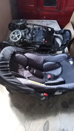 Vendo carinho de bebê completo