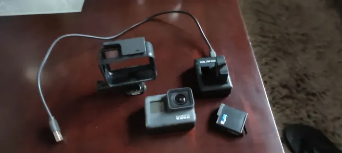 Vendo câmera GoPro black 7 nunca usada.