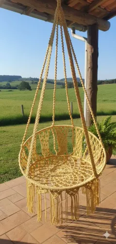 Cadeira de macramê disponível