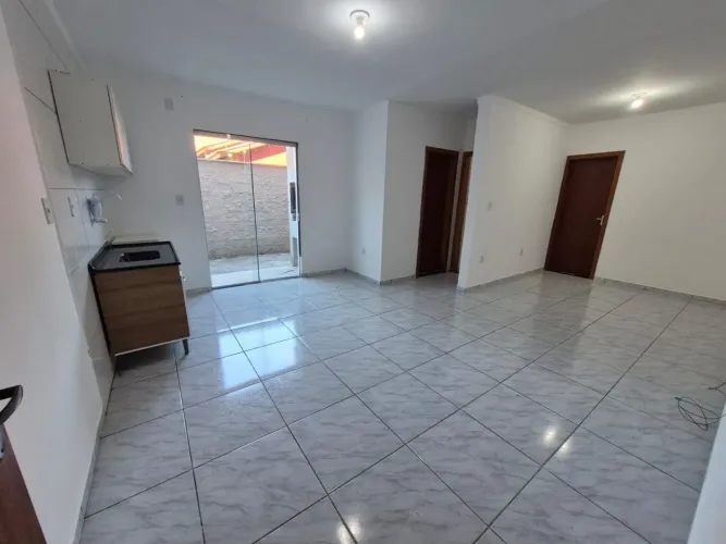 Apartamento com 2 quartos semi mobiliado para Alugar no Campeche, em Florianópolis.