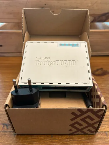 Roteador Mikrotik Hex Lite Rb750r2 5 Portas Poe 