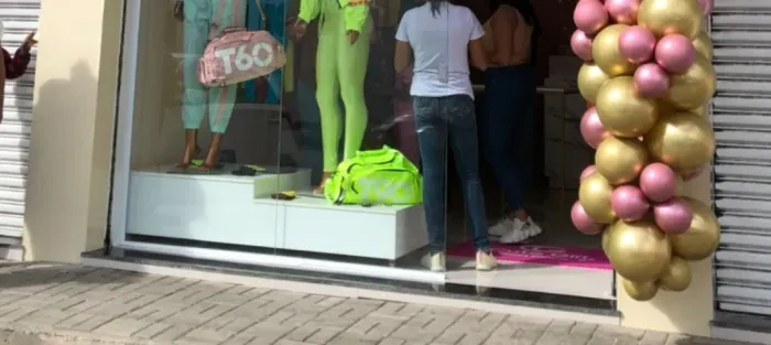 Suporte em MDF para manequins