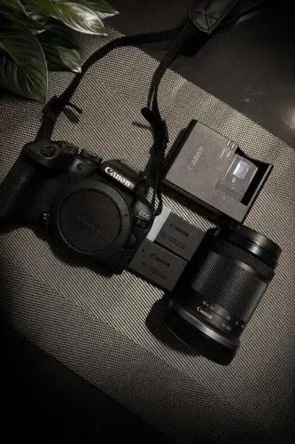 Canon EOS R10 + Lente 18-150mm