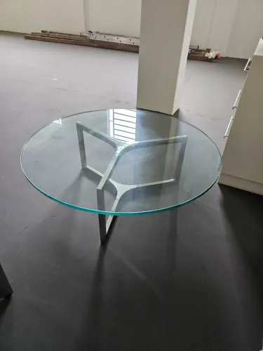 Mesa redonda pés em alumínio e tampo de vidro 90cm diâmetro