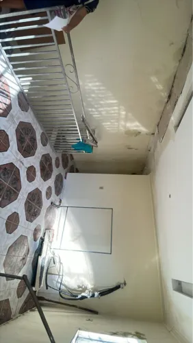 Aluguel-casa de 03 andares no bairro da Sacramenta. R$ 1.800,00