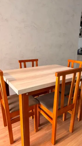 Mesa Retangular Completa + Cadeiras em Madeira Maciça (Impecável)